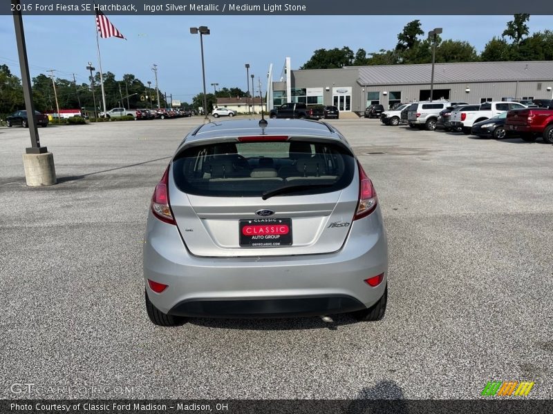 Ingot Silver Metallic / Medium Light Stone 2016 Ford Fiesta SE Hatchback