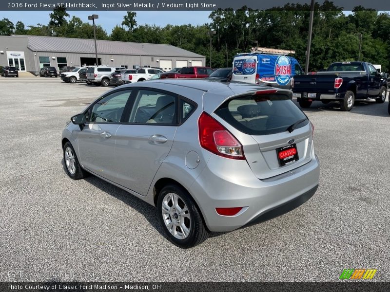Ingot Silver Metallic / Medium Light Stone 2016 Ford Fiesta SE Hatchback