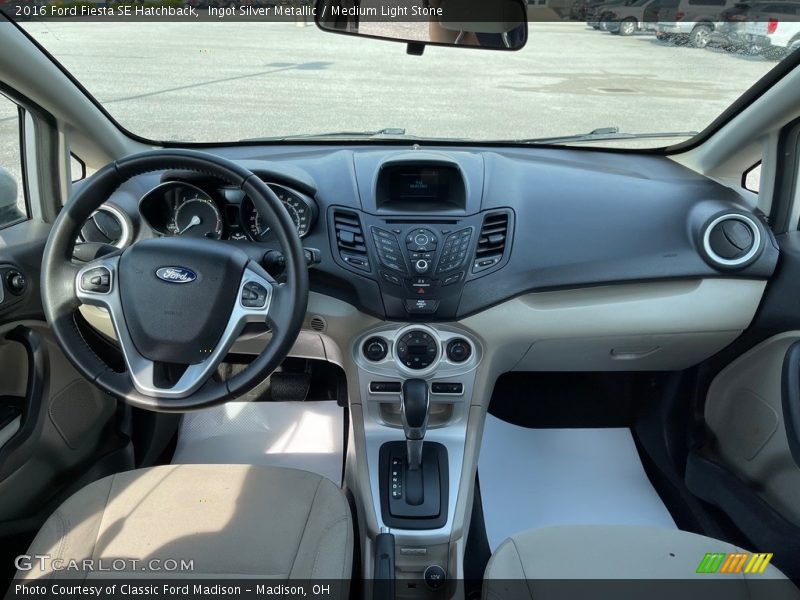 Ingot Silver Metallic / Medium Light Stone 2016 Ford Fiesta SE Hatchback