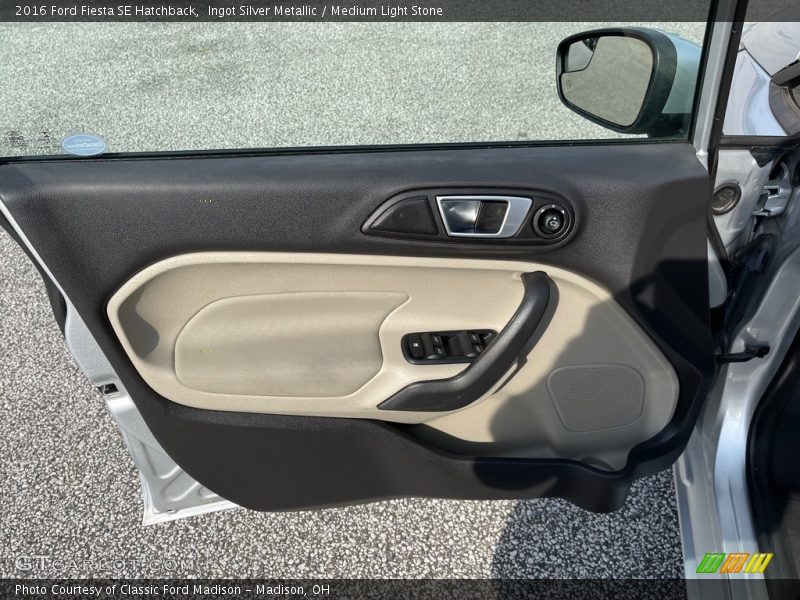 Ingot Silver Metallic / Medium Light Stone 2016 Ford Fiesta SE Hatchback
