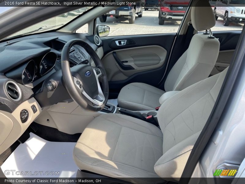 Ingot Silver Metallic / Medium Light Stone 2016 Ford Fiesta SE Hatchback