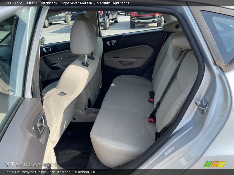 Ingot Silver Metallic / Medium Light Stone 2016 Ford Fiesta SE Hatchback