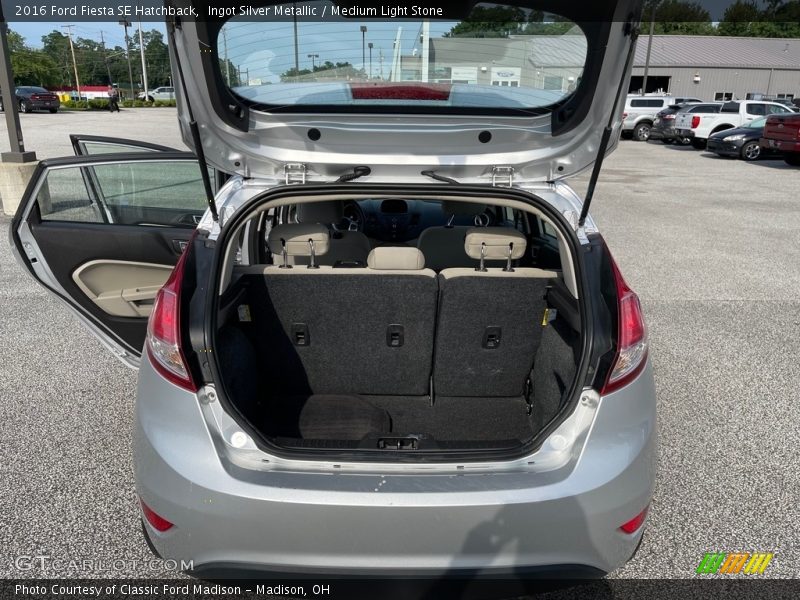 Ingot Silver Metallic / Medium Light Stone 2016 Ford Fiesta SE Hatchback