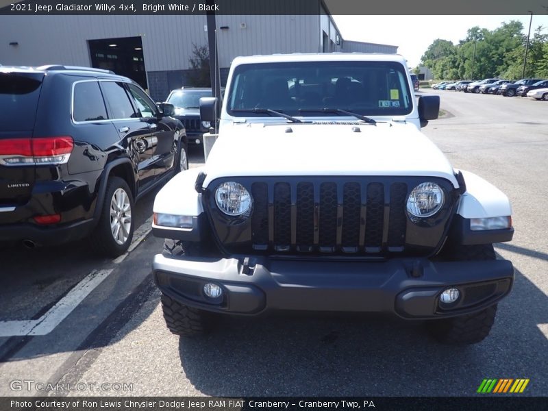 Bright White / Black 2021 Jeep Gladiator Willys 4x4