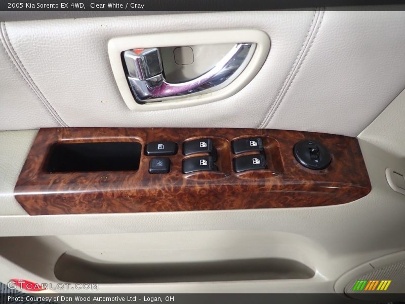 Clear White / Gray 2005 Kia Sorento EX 4WD