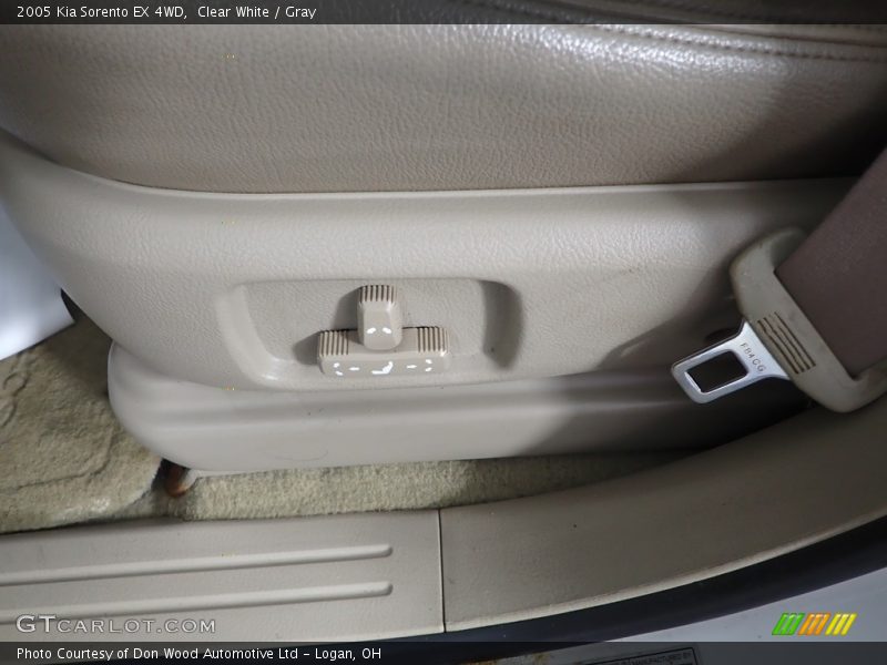 Clear White / Gray 2005 Kia Sorento EX 4WD