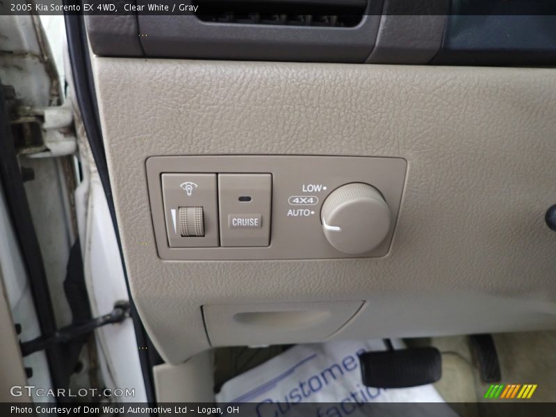 Clear White / Gray 2005 Kia Sorento EX 4WD