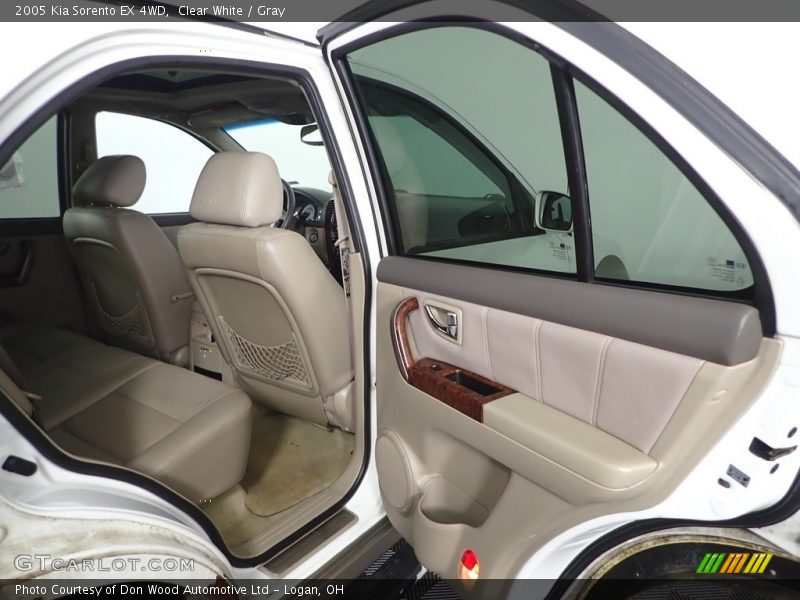 Clear White / Gray 2005 Kia Sorento EX 4WD