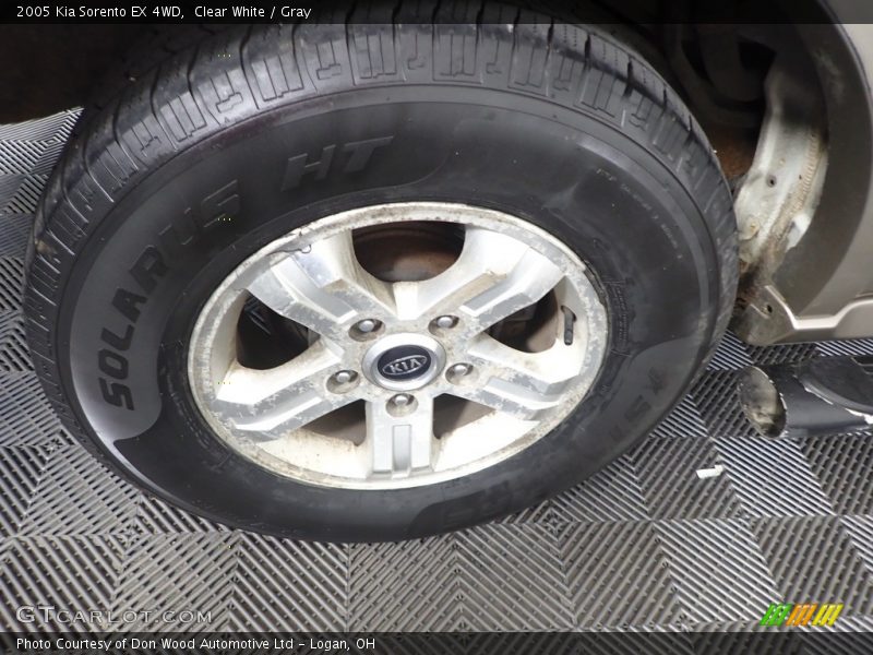 Clear White / Gray 2005 Kia Sorento EX 4WD