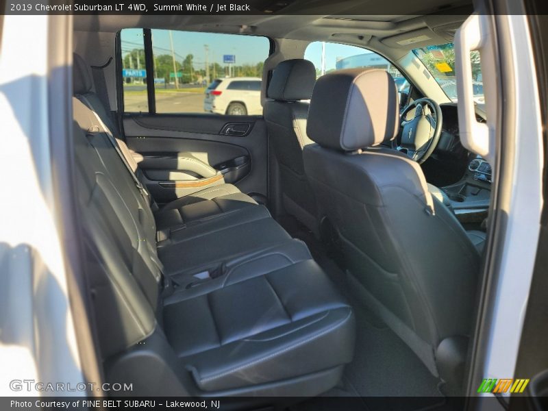 Summit White / Jet Black 2019 Chevrolet Suburban LT 4WD