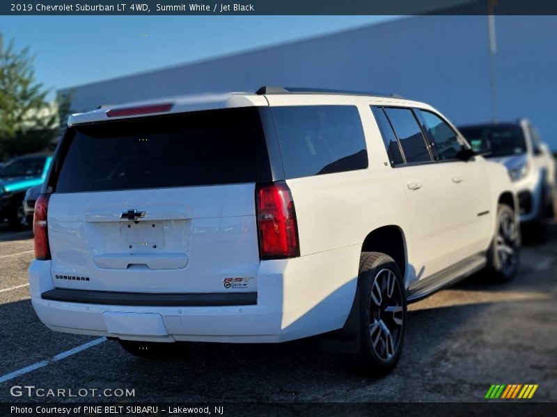 Summit White / Jet Black 2019 Chevrolet Suburban LT 4WD