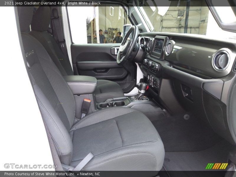 Bright White / Black 2021 Jeep Gladiator Overland 4x4