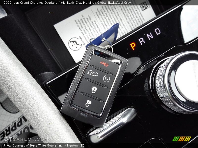 Keys of 2022 Grand Cherokee Overland 4x4