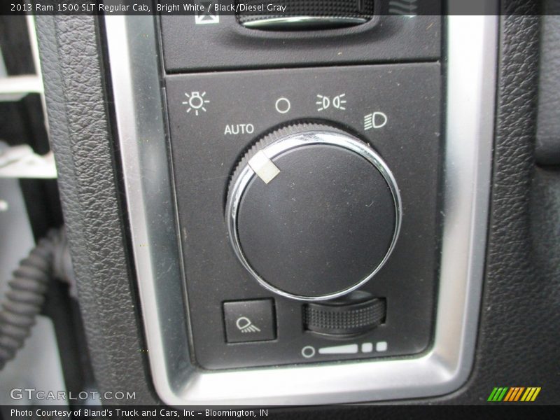 Bright White / Black/Diesel Gray 2013 Ram 1500 SLT Regular Cab