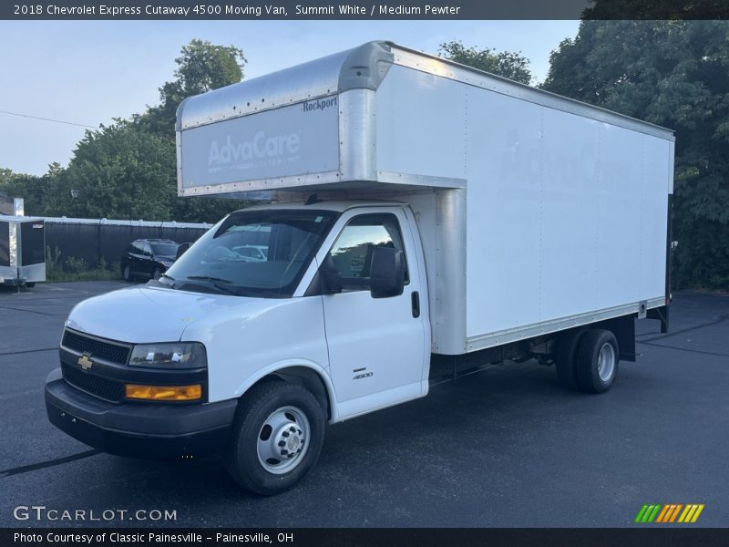 Front 3/4 View of 2018 Express Cutaway 4500 Moving Van