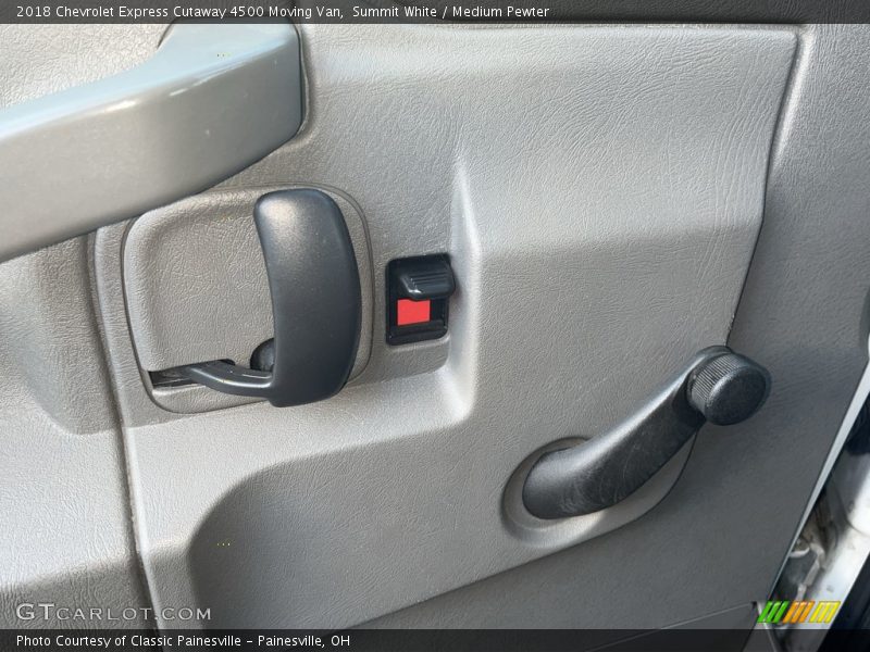 Summit White / Medium Pewter 2018 Chevrolet Express Cutaway 4500 Moving Van