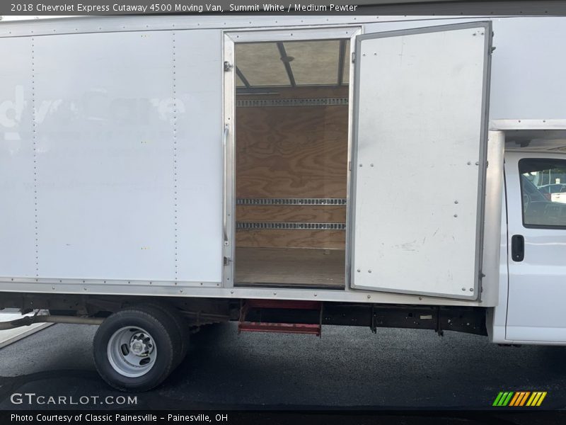 Summit White / Medium Pewter 2018 Chevrolet Express Cutaway 4500 Moving Van