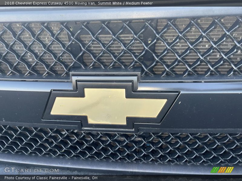 Summit White / Medium Pewter 2018 Chevrolet Express Cutaway 4500 Moving Van