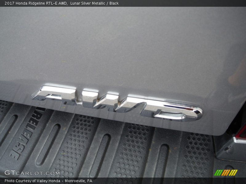 Lunar Silver Metallic / Black 2017 Honda Ridgeline RTL-E AWD