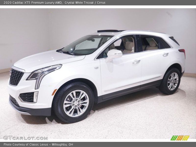 Front 3/4 View of 2020 XT5 Premium Luxury AWD