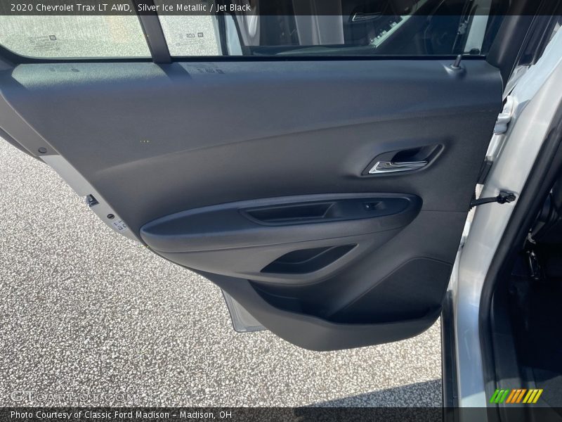Silver Ice Metallic / Jet Black 2020 Chevrolet Trax LT AWD