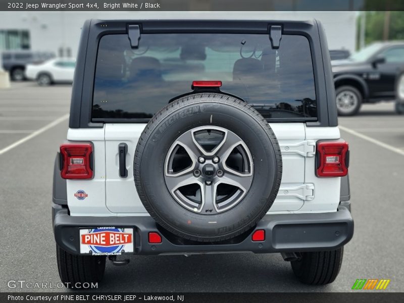 Bright White / Black 2022 Jeep Wrangler Sport 4x4