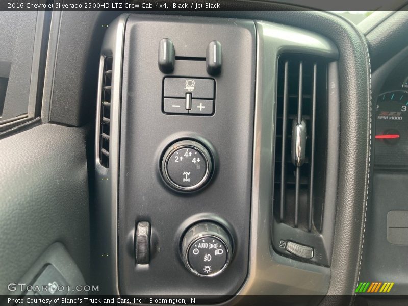 Controls of 2016 Silverado 2500HD LTZ Crew Cab 4x4