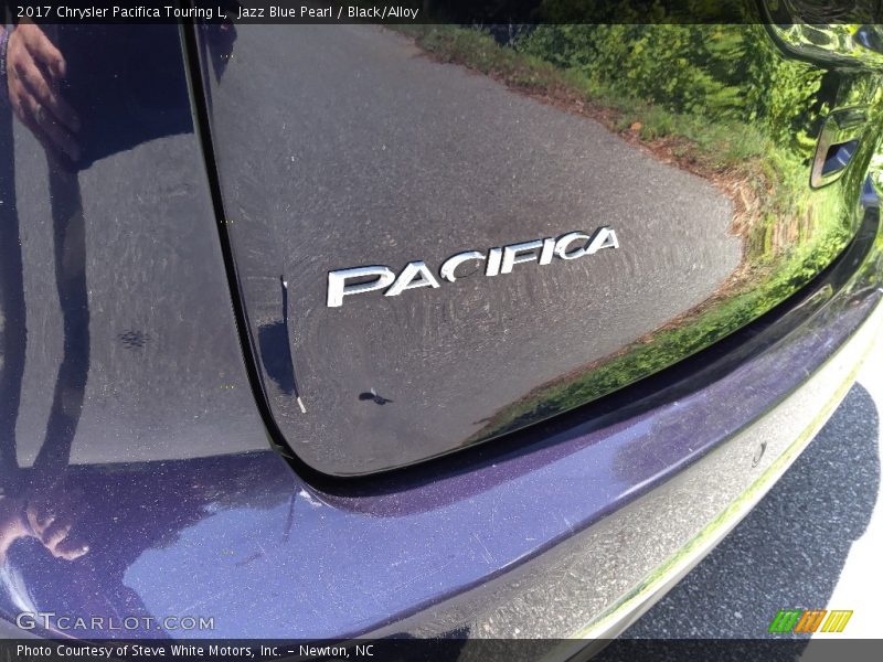 Jazz Blue Pearl / Black/Alloy 2017 Chrysler Pacifica Touring L