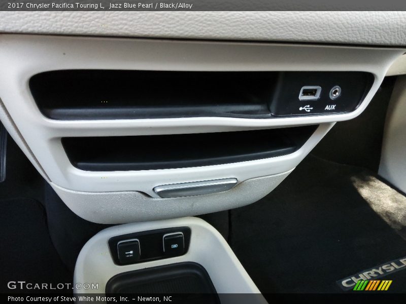 Jazz Blue Pearl / Black/Alloy 2017 Chrysler Pacifica Touring L