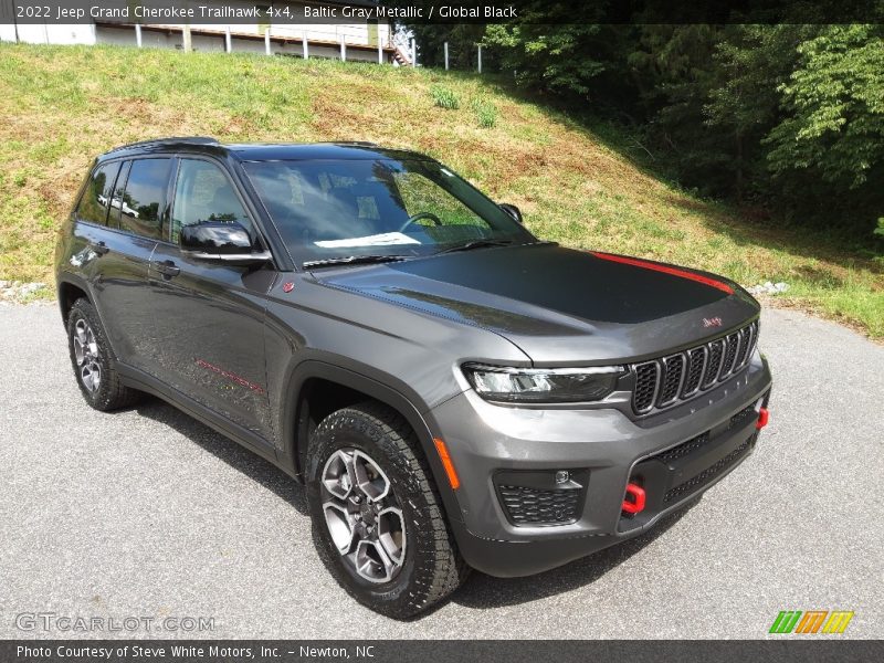 Front 3/4 View of 2022 Grand Cherokee Trailhawk 4x4