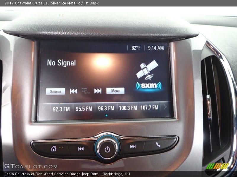 Silver Ice Metallic / Jet Black 2017 Chevrolet Cruze LT