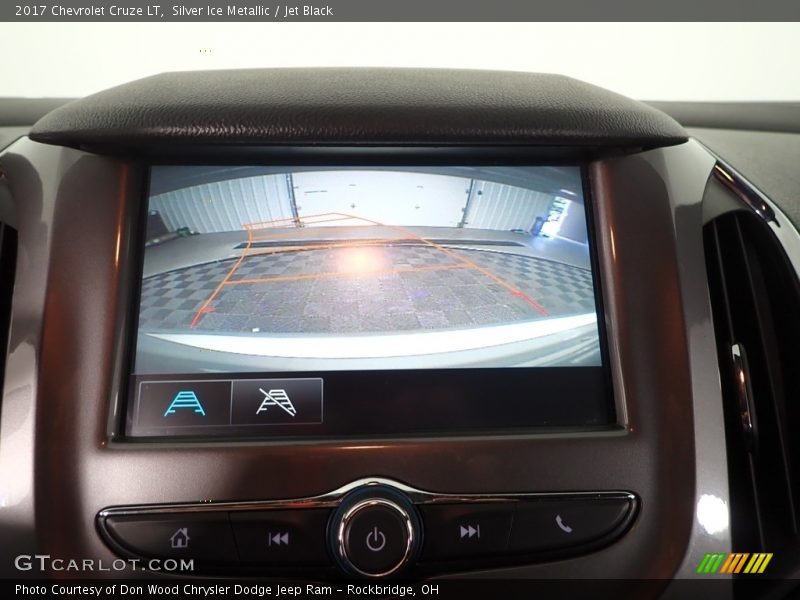 Silver Ice Metallic / Jet Black 2017 Chevrolet Cruze LT