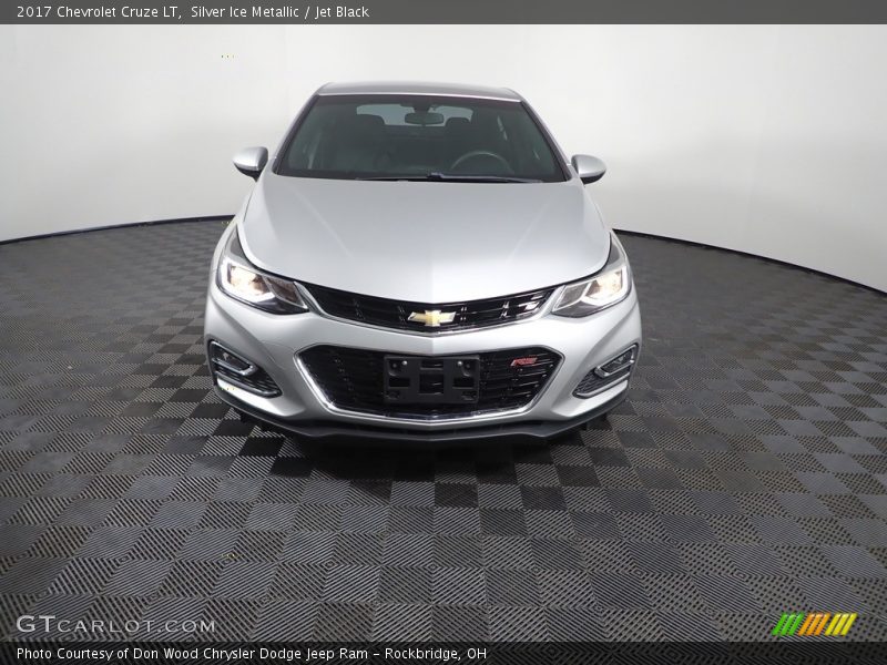 Silver Ice Metallic / Jet Black 2017 Chevrolet Cruze LT