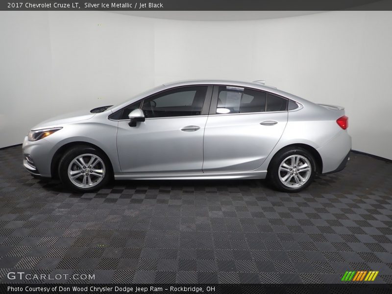 Silver Ice Metallic / Jet Black 2017 Chevrolet Cruze LT
