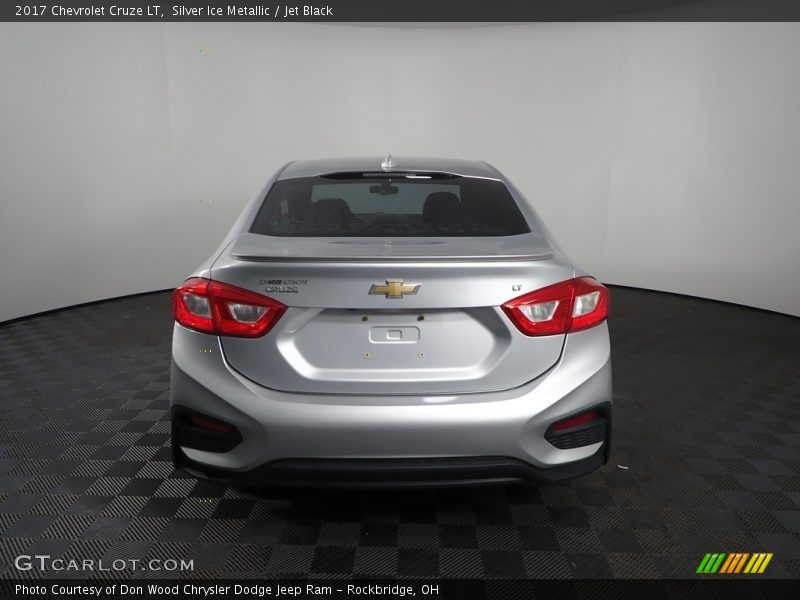 Silver Ice Metallic / Jet Black 2017 Chevrolet Cruze LT