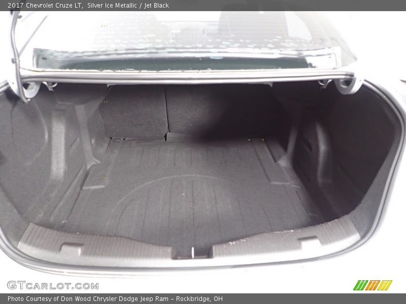 Silver Ice Metallic / Jet Black 2017 Chevrolet Cruze LT