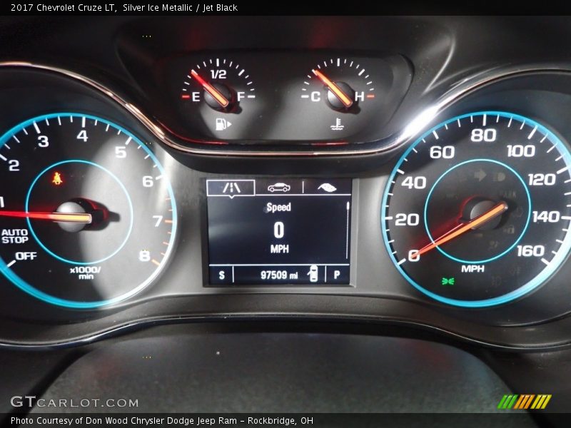 Silver Ice Metallic / Jet Black 2017 Chevrolet Cruze LT