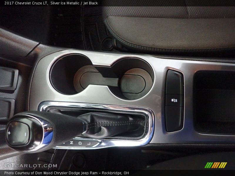Silver Ice Metallic / Jet Black 2017 Chevrolet Cruze LT