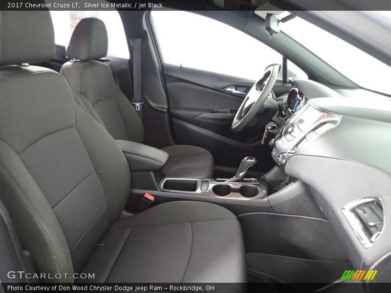 Silver Ice Metallic / Jet Black 2017 Chevrolet Cruze LT