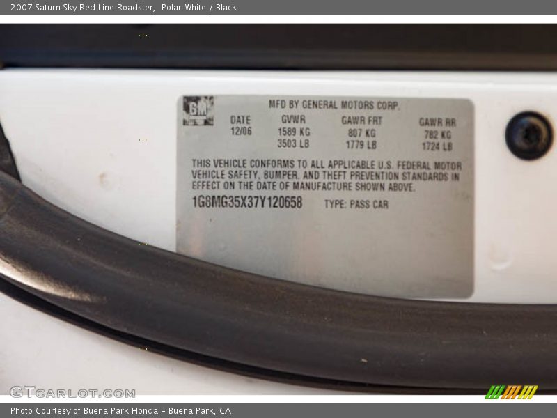 Polar White / Black 2007 Saturn Sky Red Line Roadster
