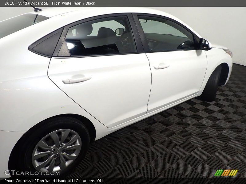 Frost White Pearl / Black 2018 Hyundai Accent SE