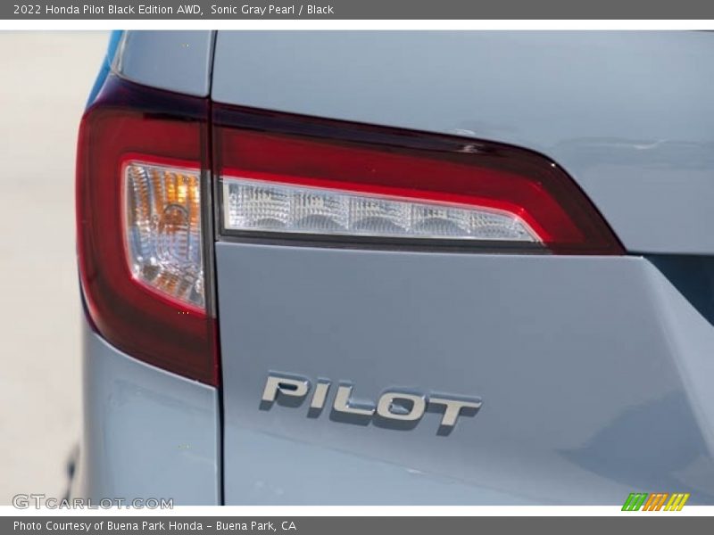  2022 Pilot Black Edition AWD Logo