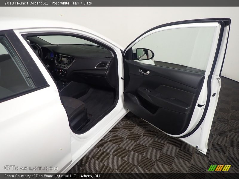Frost White Pearl / Black 2018 Hyundai Accent SE