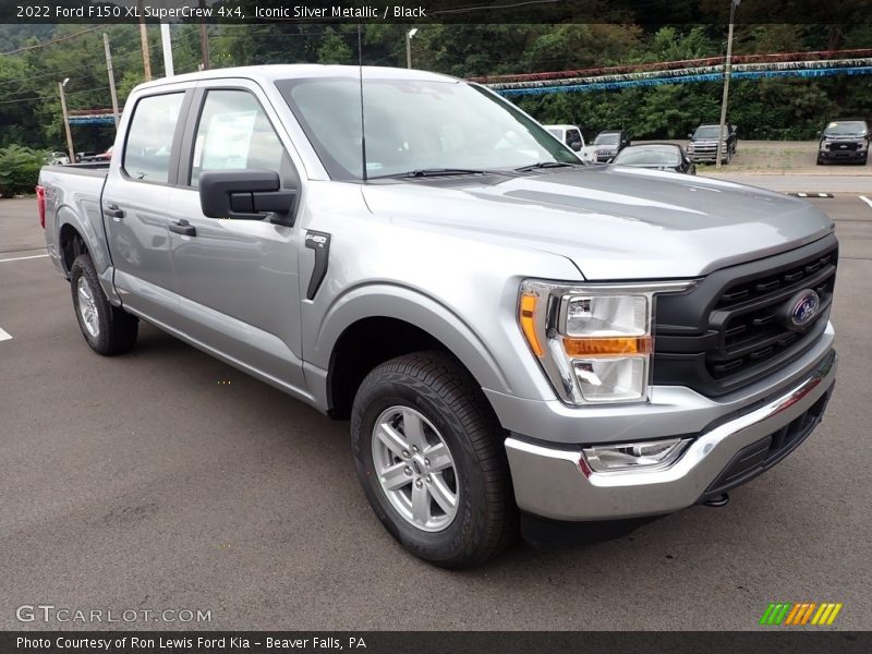 Front 3/4 View of 2022 F150 XL SuperCrew 4x4