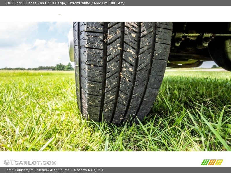 Oxford White / Medium Flint Grey 2007 Ford E Series Van E250 Cargo