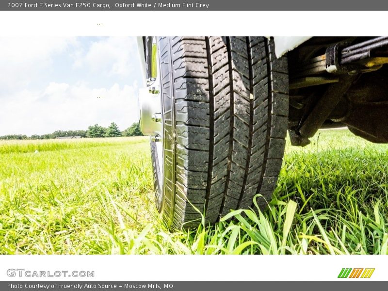 Oxford White / Medium Flint Grey 2007 Ford E Series Van E250 Cargo