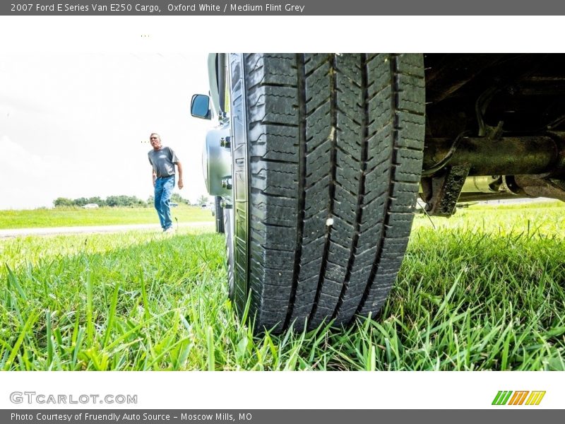 Oxford White / Medium Flint Grey 2007 Ford E Series Van E250 Cargo