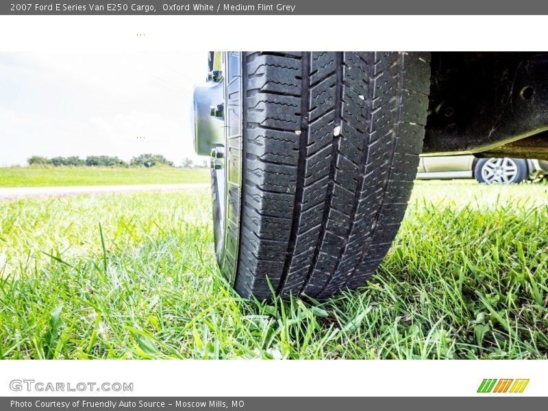 Oxford White / Medium Flint Grey 2007 Ford E Series Van E250 Cargo
