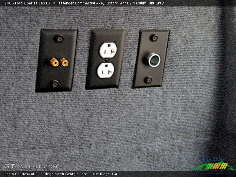 Oxford White / Medium Flint Grey 2006 Ford E Series Van E350 Passenger Commercial 4x4