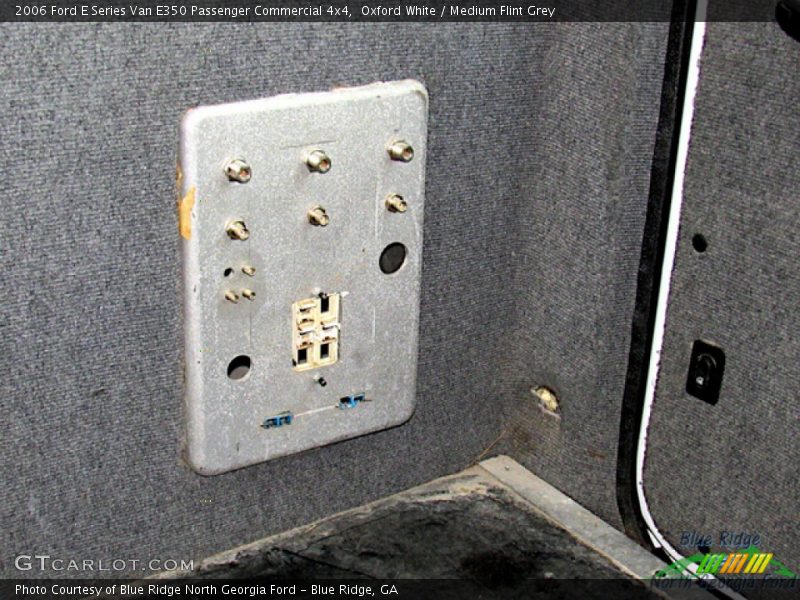 Oxford White / Medium Flint Grey 2006 Ford E Series Van E350 Passenger Commercial 4x4